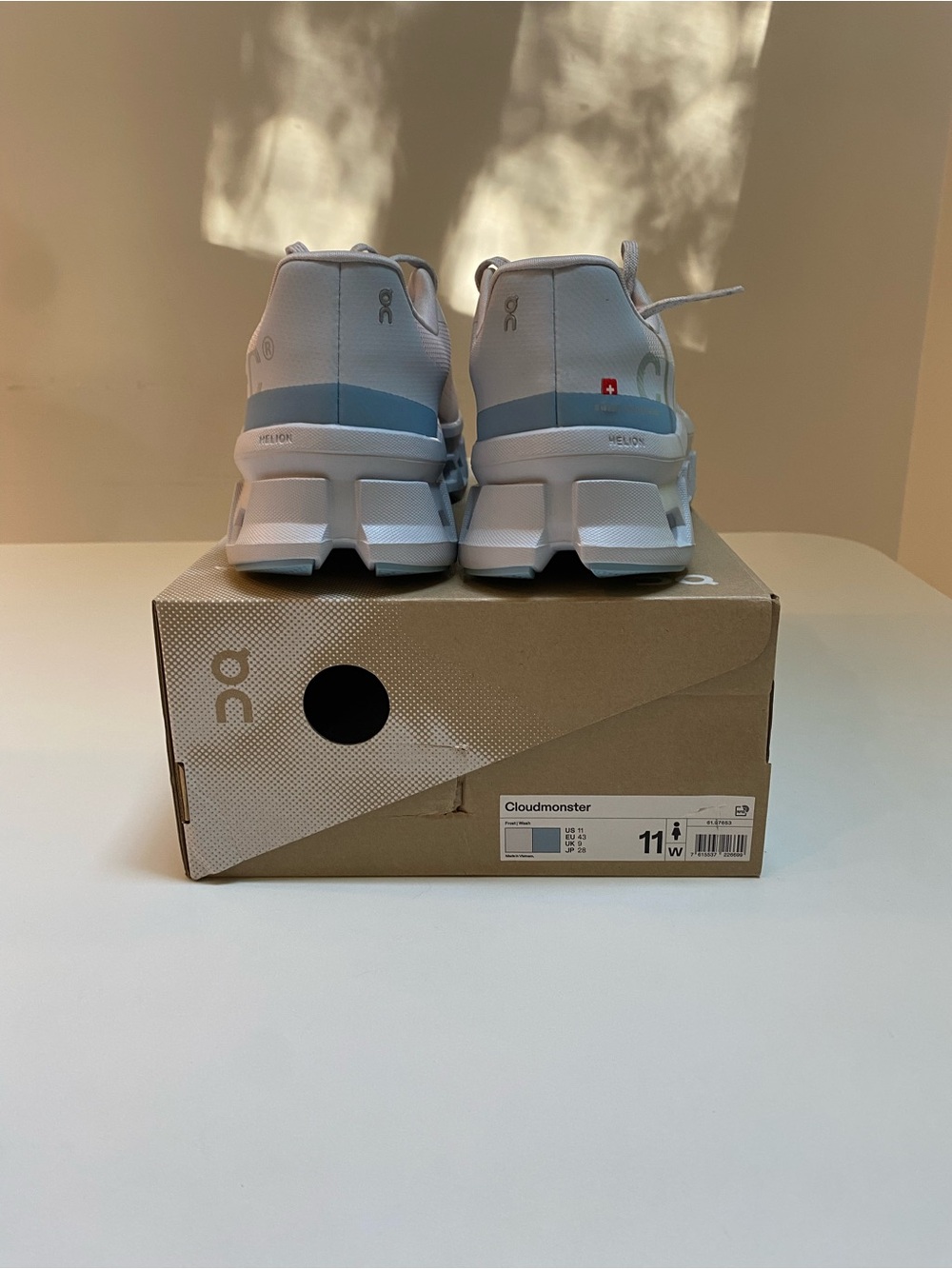 On Running Women’s Cloudmonster Sneaker in Frost/Wash sz 11 New in Box - Picture 6 of 7